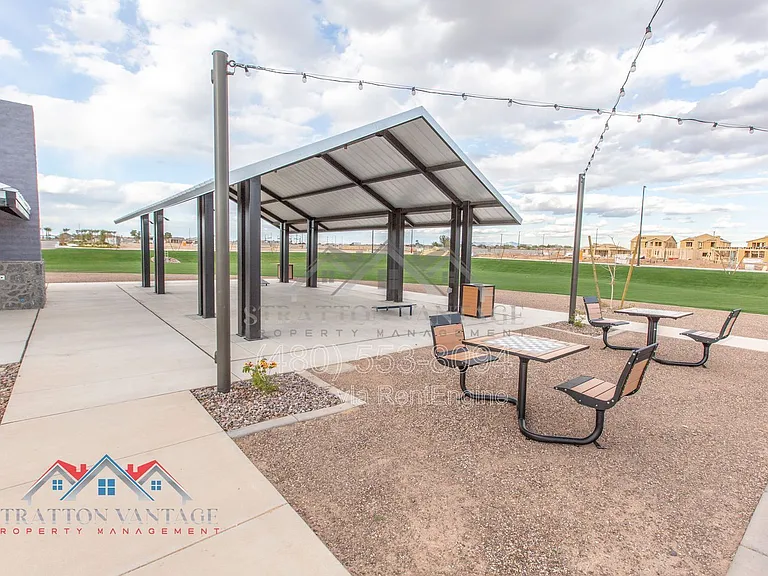 2304 E Kelly Dr — Photo 44