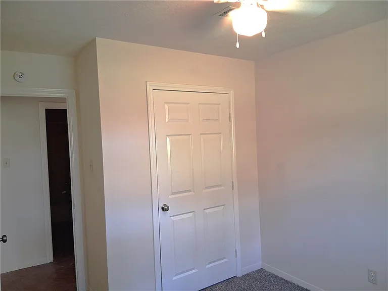 3303 Dallis Dr — Photo 16