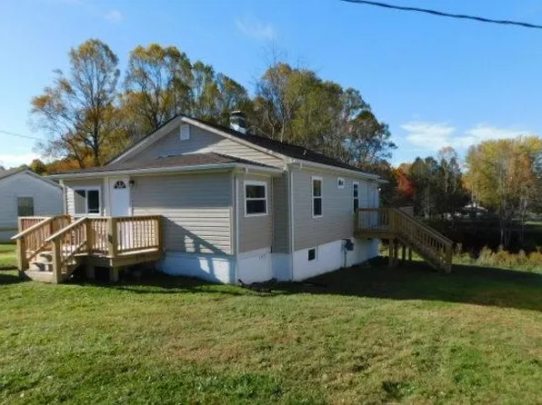 124 Mullens St, Coal City, WV 25823
