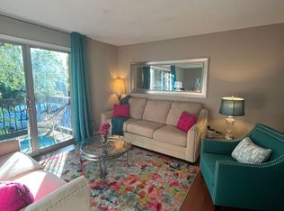 4153 Roanoke Rd, Kansas City, MO 64111