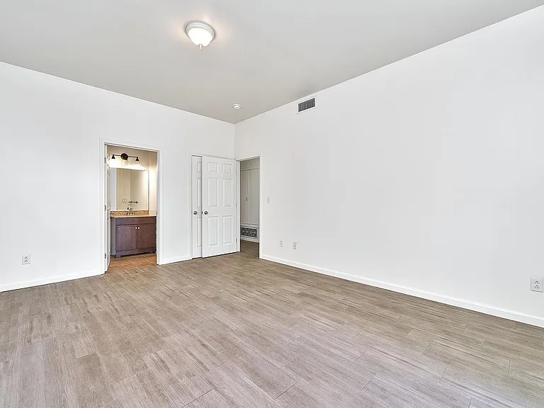 705 S Gramercy Pl — Photo 9