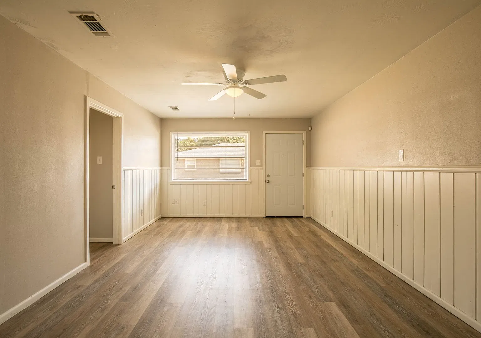 Nice Centrally located Home — Photo 4
