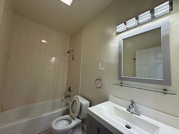 2nd image of 2408 S Wentworth Ave Floor 2