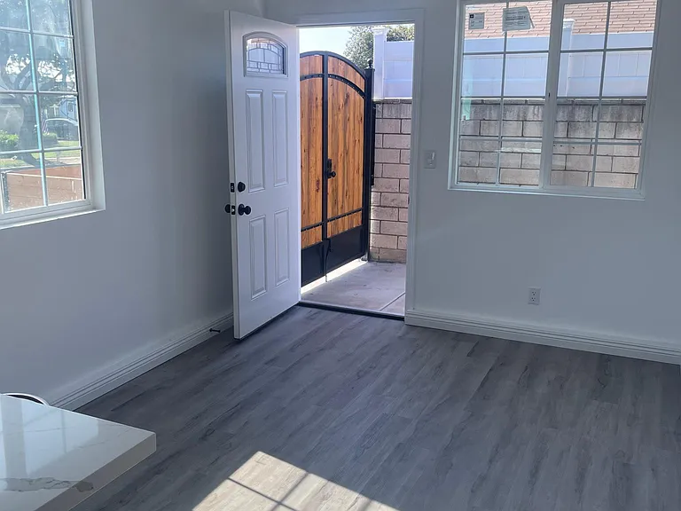 1373 Edgefield St #B — Photo 2