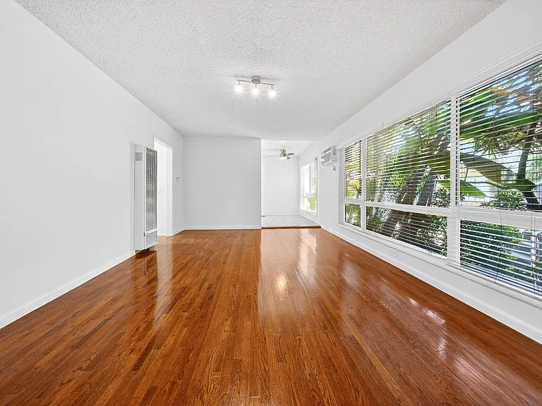336 S. Alexandria Ave — Photo 7