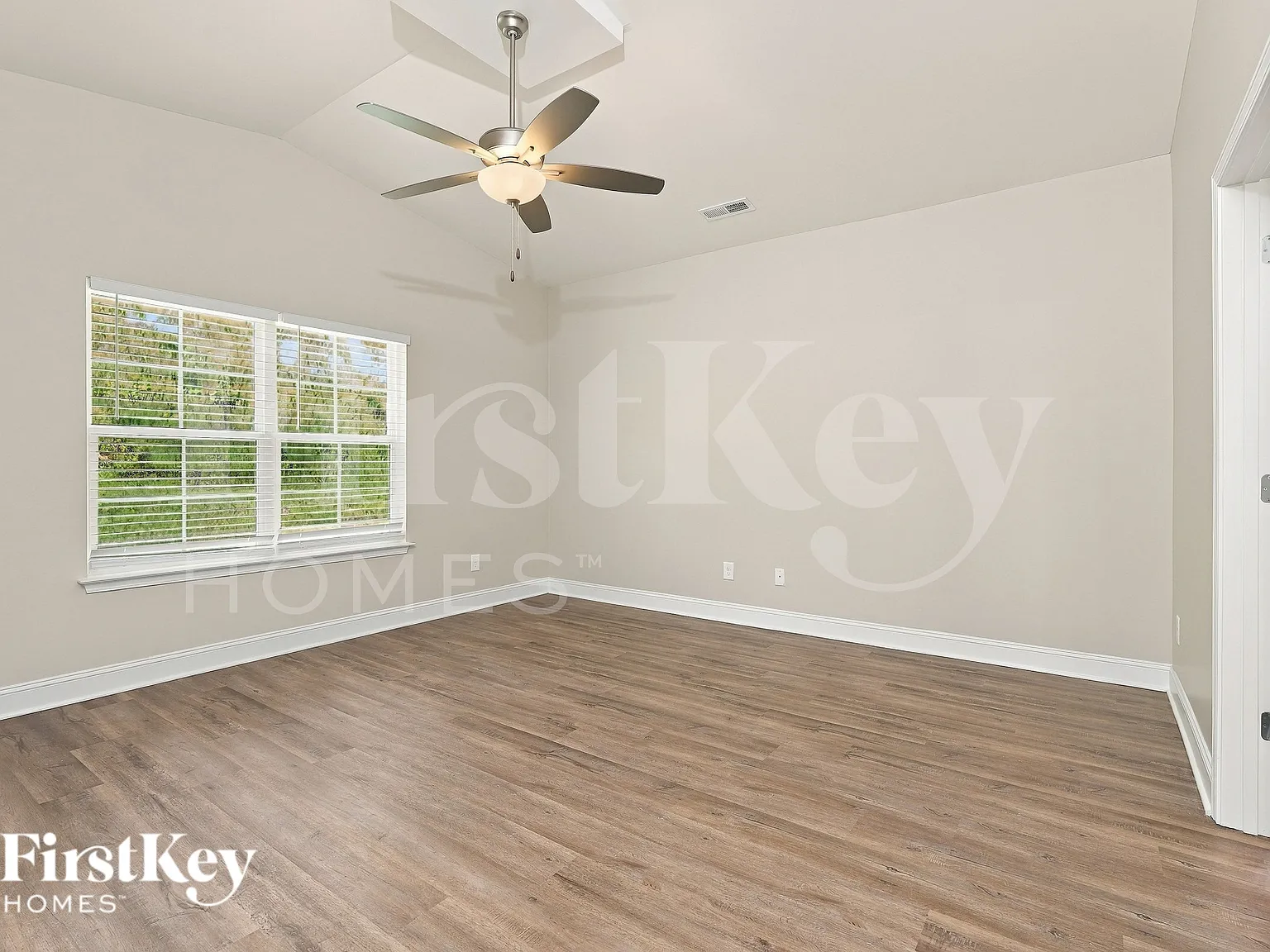 5 bed, 3.5 bath, 2844 sqft, $2,390 — Photo 3