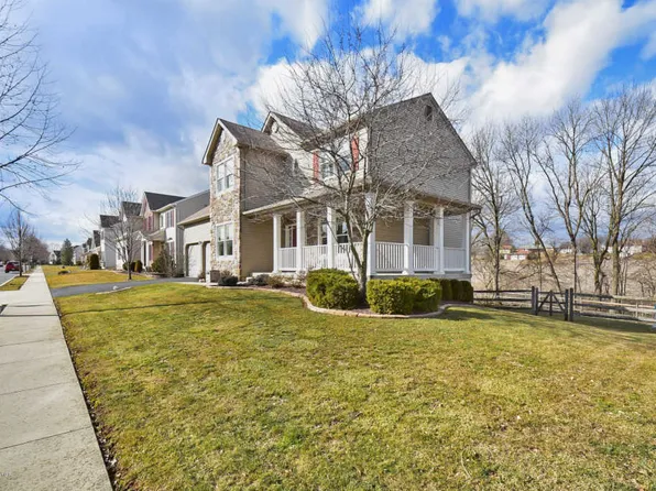 25 Mill Brook Ct, Easton, PA 18045