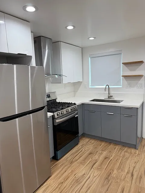 2 bed, 575 sqft, $2,800 — Photo 2