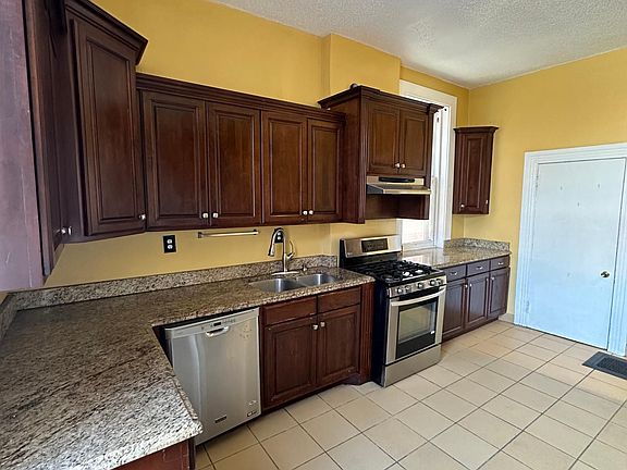 2nd image of 2528 Holmes St