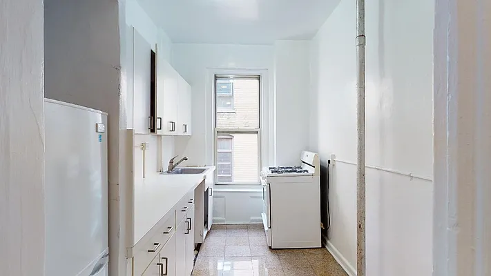 Rented by Bond New York | media 8