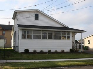 18 Maple Ave, Middleport, NY 14105