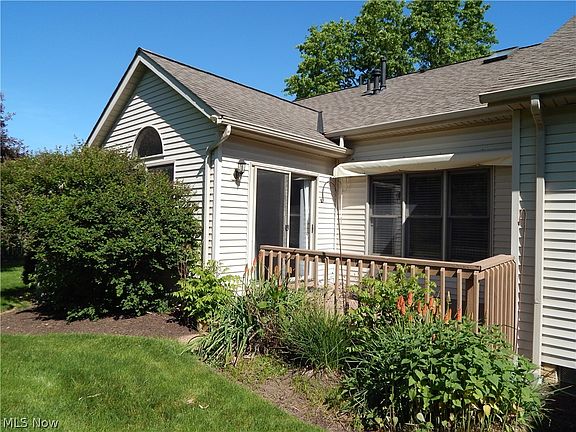 4th image of 219 Bridgeport Dr