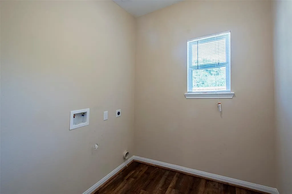 8142 Cabot St — Photo 3