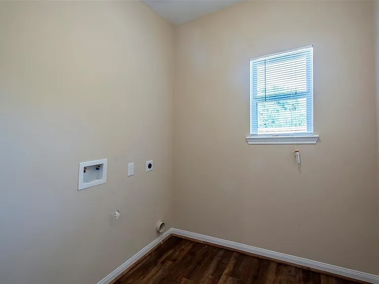 8142 Cabot St — Photo 3