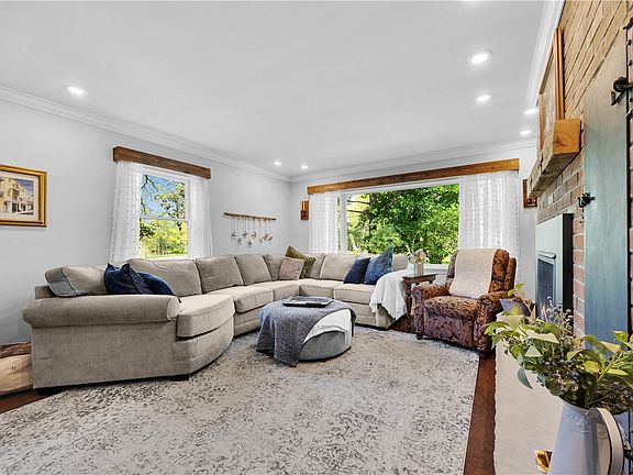5th image of 235 Castle Rd
