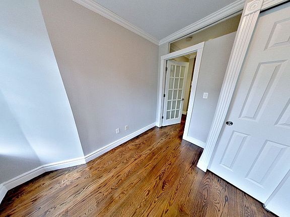 5th image of 521 E 5th St #1b*
