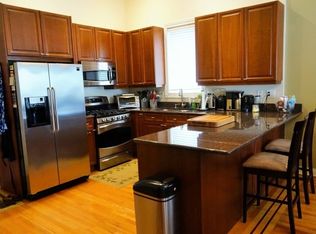 930 W Cuyler Ave APT 1E, Chicago, IL 60613