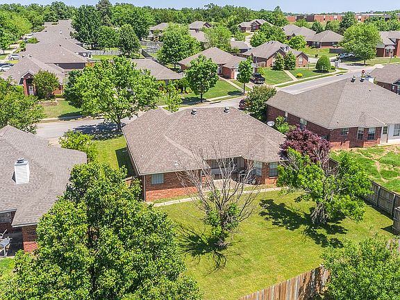4th image of 225 Northridge Dr