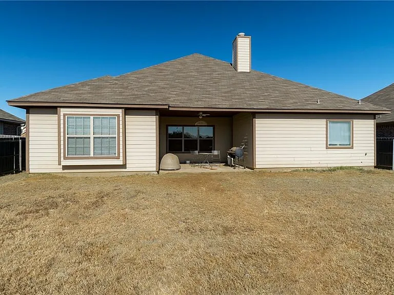 225 Glenview Dr — Photo 20