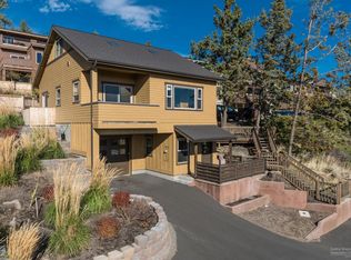 1050 NW Roanoke Ave, Bend, OR 97703