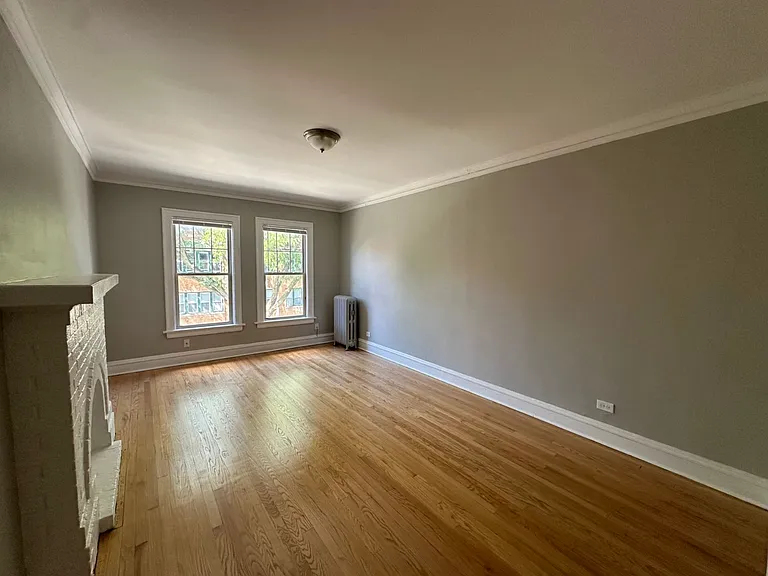 2341 W Rosemont Ave — Photo 2