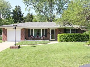 15 Winchester Dr, Belleville, IL