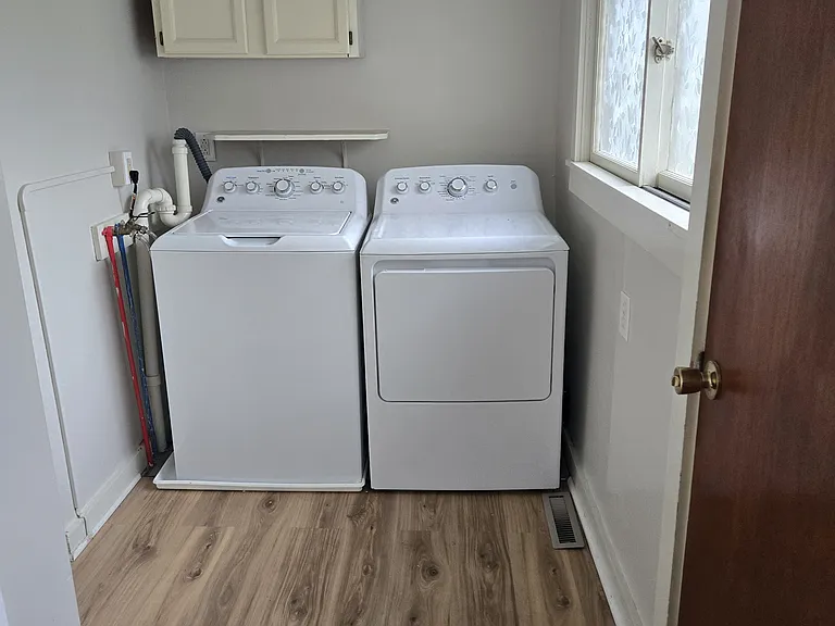 213 Glaser St — Photo 11