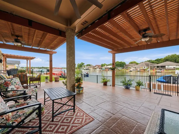 13681 Lakeside Place Dr, Willis, TX 77318