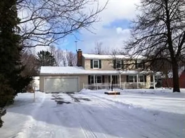 29 Wheatstone Cir, Fairport, NY 14450