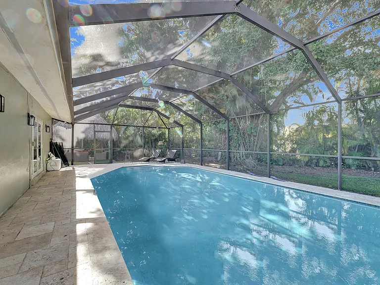 9025 SW 186th Ter — Photo 28