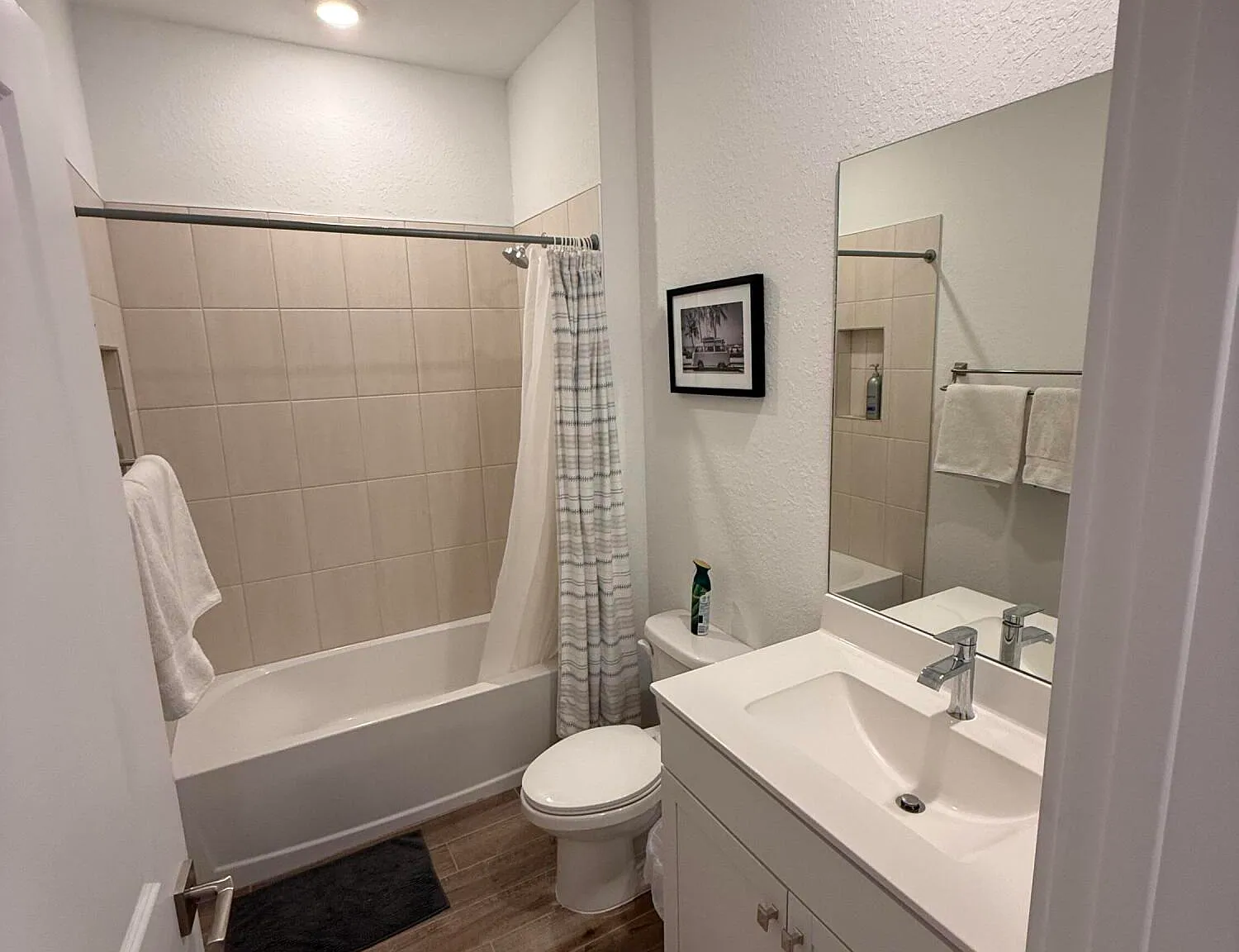 4 bed, 2.0 bath, 1811 sqft, $3,400 — Photo 4