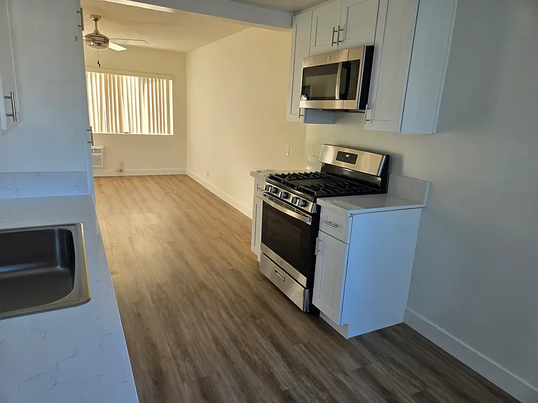 Dorian Apartments — Photo 22