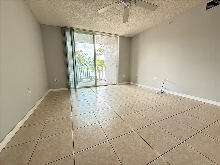 11165 SW 6th St #204 — Photo 7