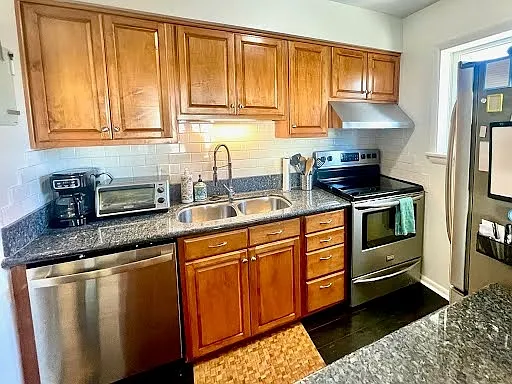 736 West Ocean View Avenue — Photo 4