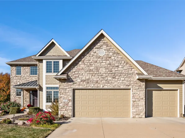 15805 Maple Dr, Urbandale, IA 50323