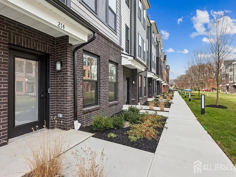 214 Jessie Pl — Photo 2