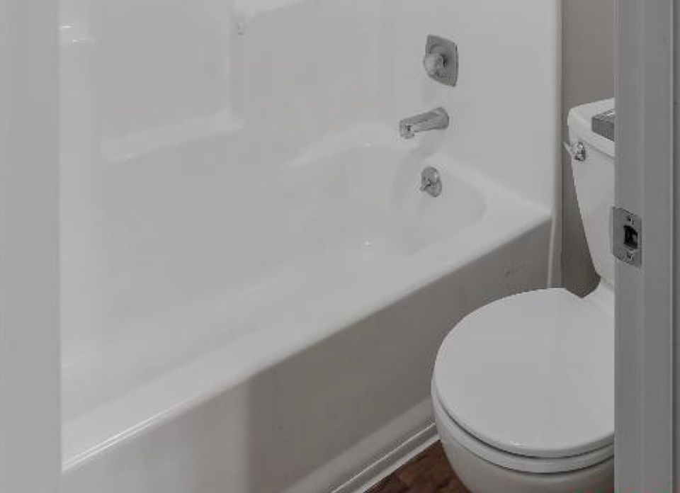 1st image of 3318 W 4th St #115