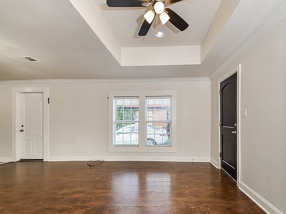 4th image of 814 W College St