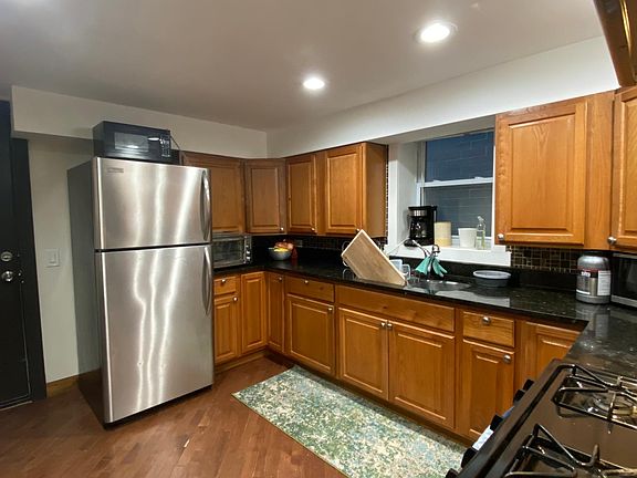 3rd image of 2118 W Belmont Ave