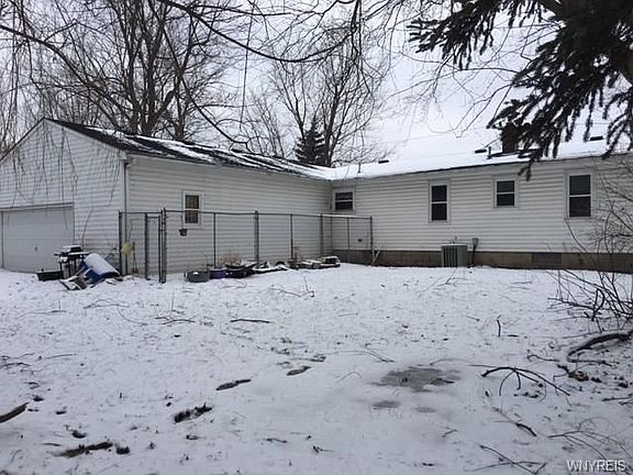 2nd image of 134 Hyland Pl