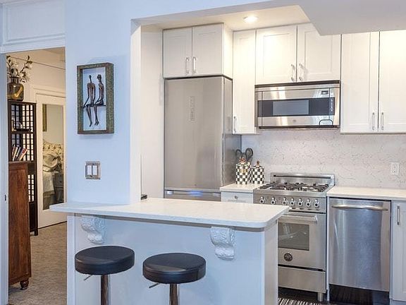 2nd image of 157 E 72nd St APT 1E
