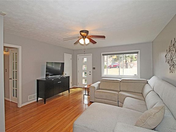 2nd image of 456 Plantation Rd SW