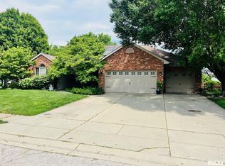 38 Maplehurst Dr, Rochester, IL 62563