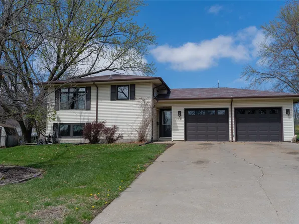 312 Pine Dr, Pella, IA 50219