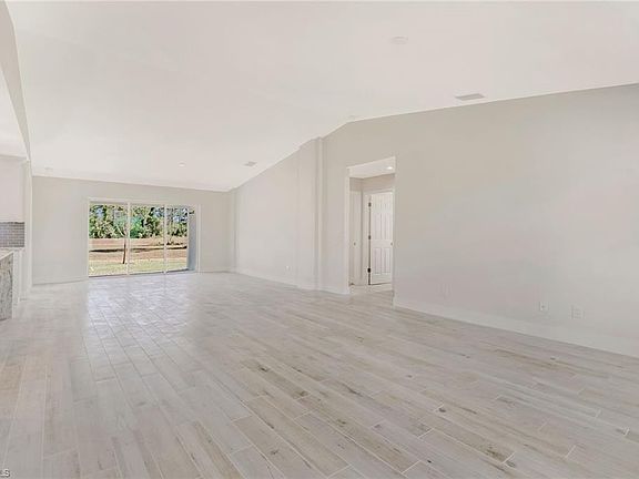 3rd image of 3139 NE 14th Ave