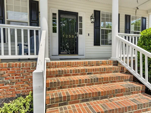 1258 Horsham Way, Apex, NC 27502
