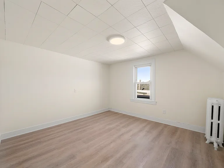 8 Cooper Pl #3 — Photo 4
