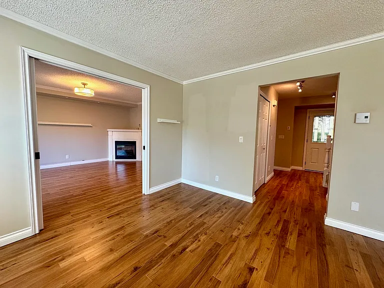 1032 Cornwall Dr — Photo 14