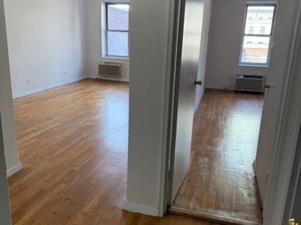 320 West 30th Street image 17 of 17