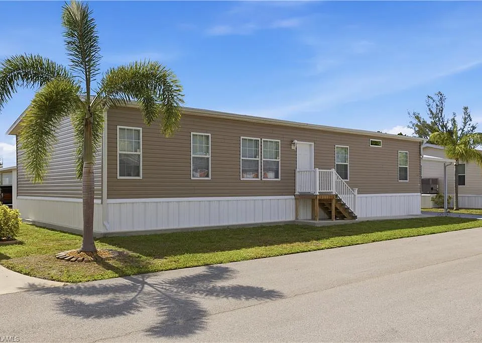 24 Red Poinciana Dr